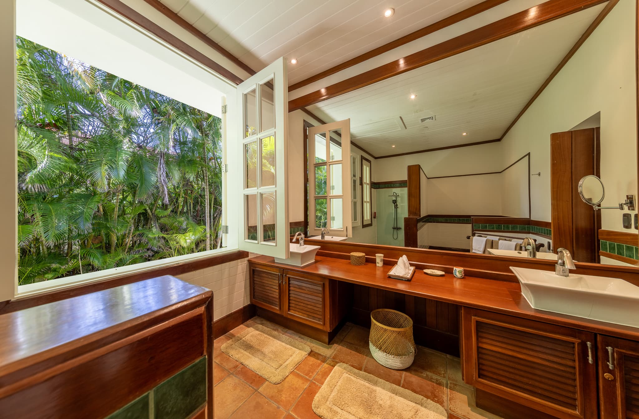 Bedroom 6 (Master 2)