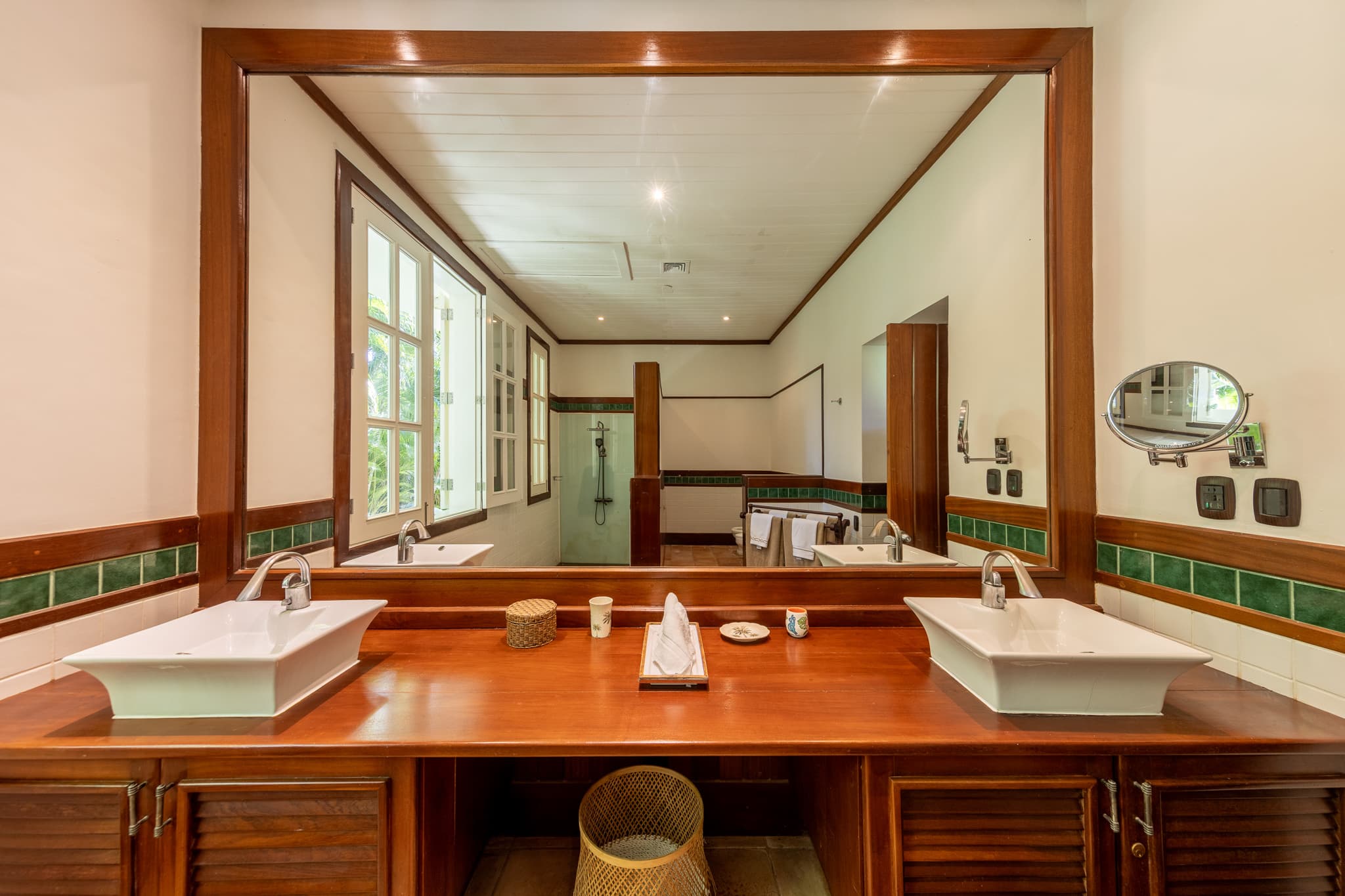 Bedroom 6 (Master 2)